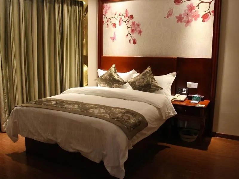 Greentree Alliance Guangdong Shenzhen Fuyong Subway Station Hotel