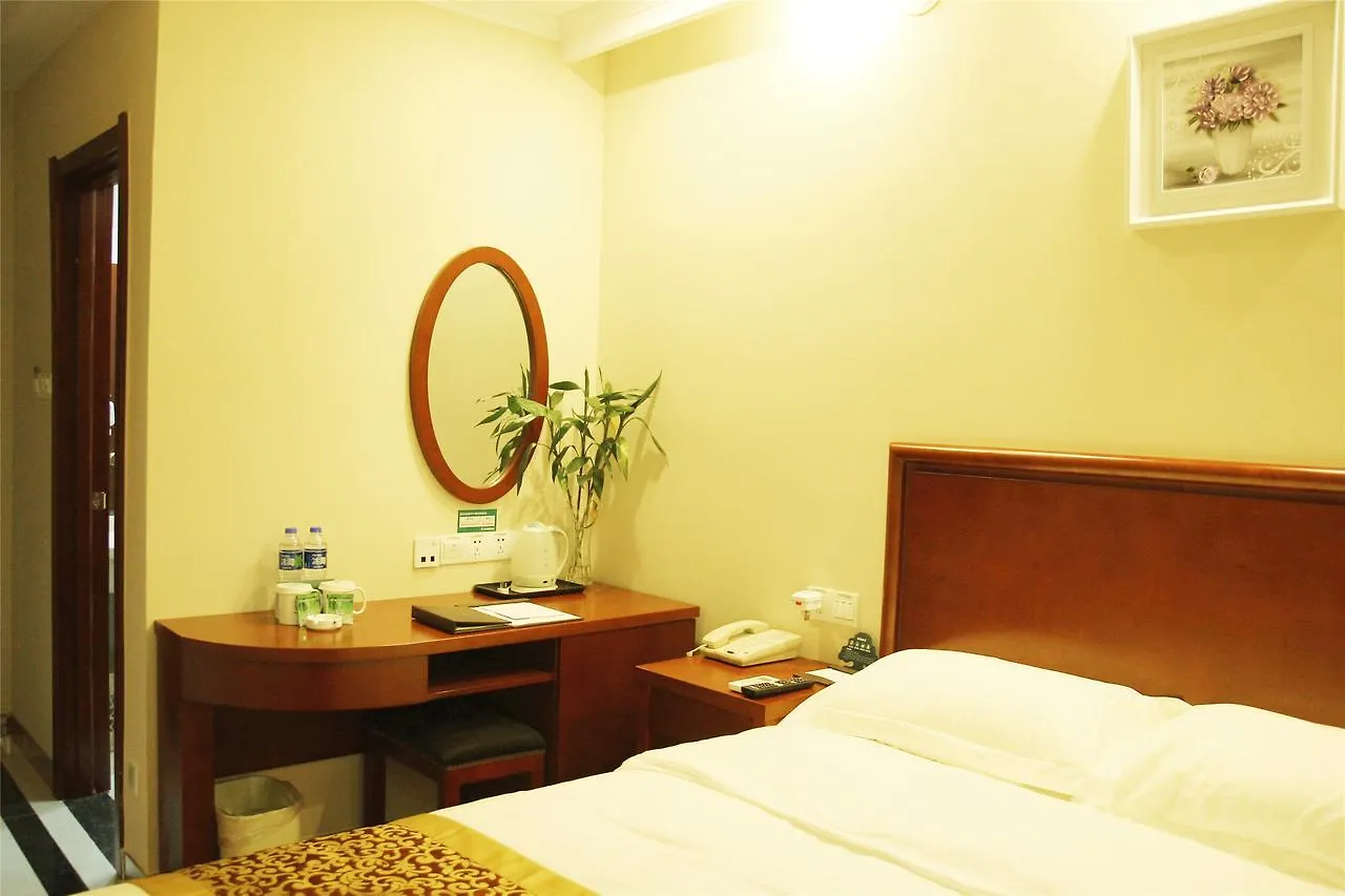 Greentree Alliance Guangdong Shenzhen Fuyong Subway Station Hotel 3*,  Kina
