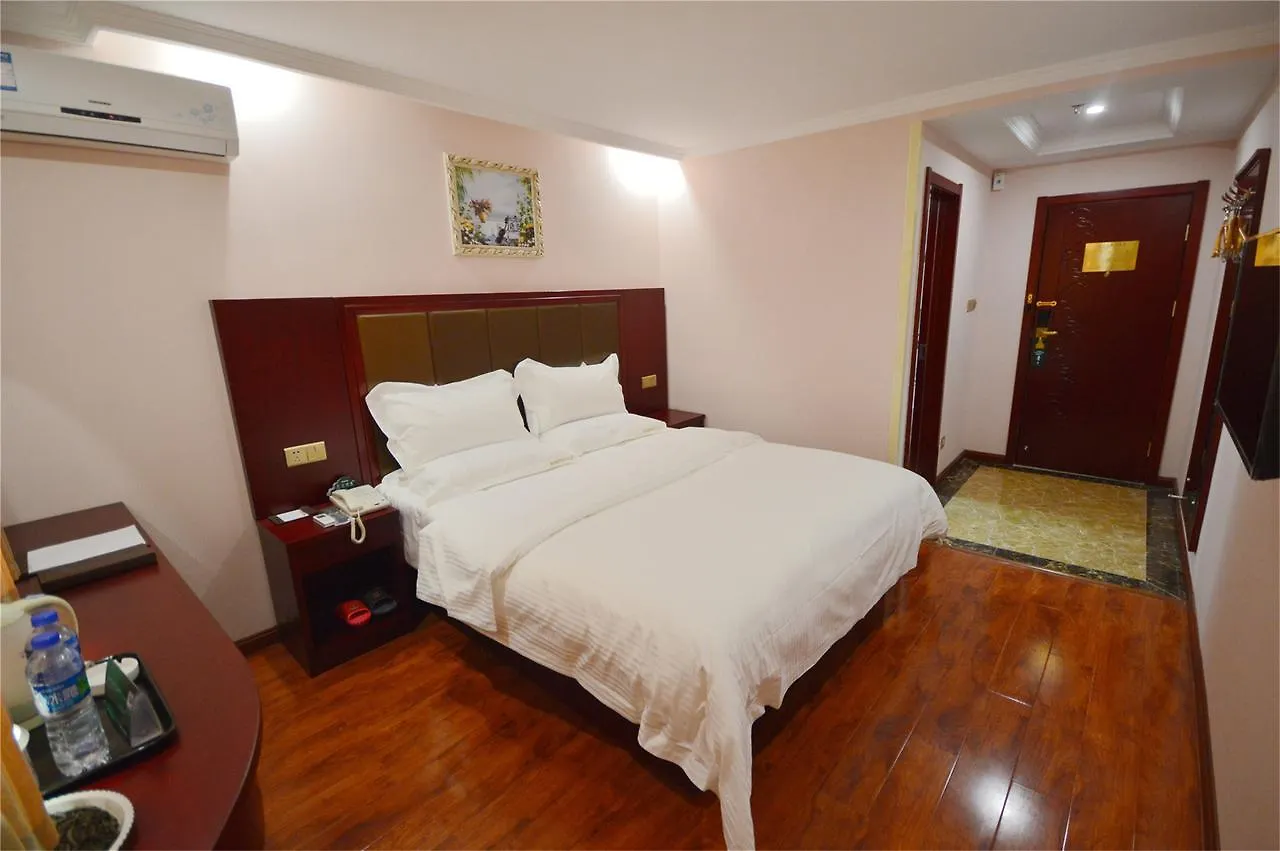 Greentree Alliance Guangdong Shenzhen Fuyong Subway Station Hotel