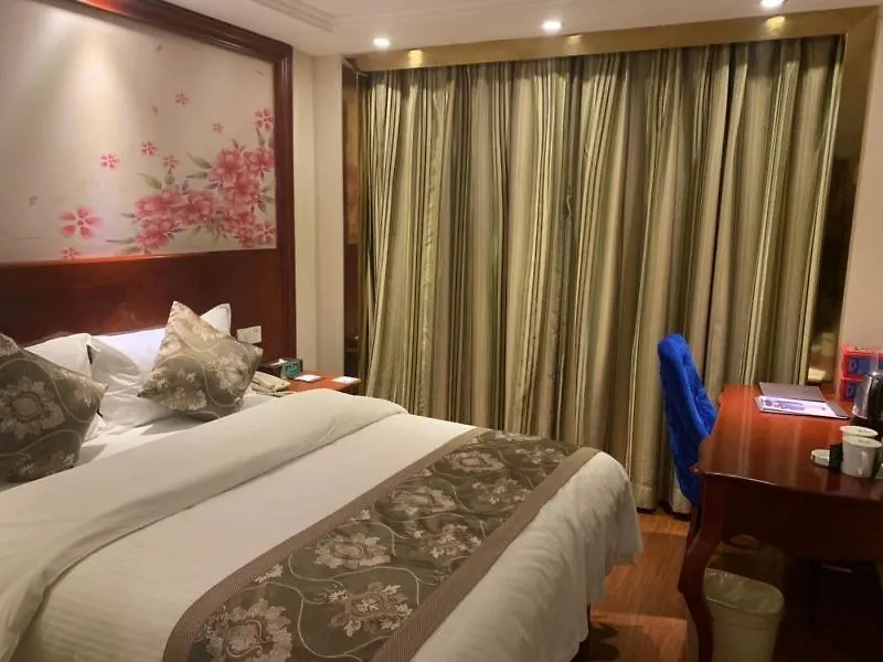 Greentree Alliance Guangdong Shenzhen Fuyong Subway Station Hotel