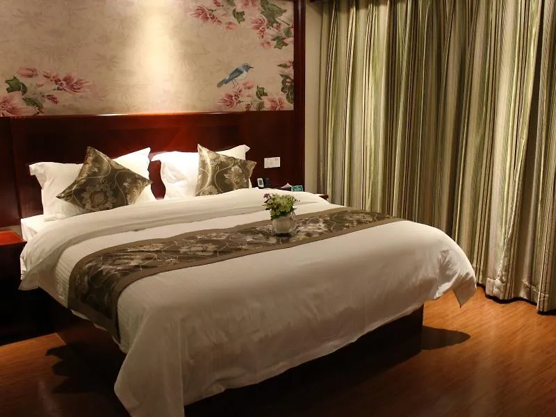Greentree Alliance Guangdong Shenzhen Fuyong Subway Station Hotel